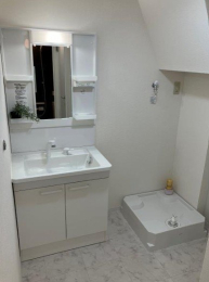 ���Ɍ��_�ˎs�����Z�g�R��2���ڂ̓����}���V�����̐��ʑ�E���ʏ�