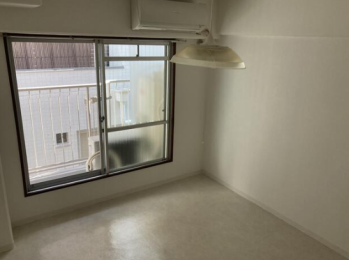 ���Ɍ����{�s��ˑ��̓����}���V�����̂��̑�����