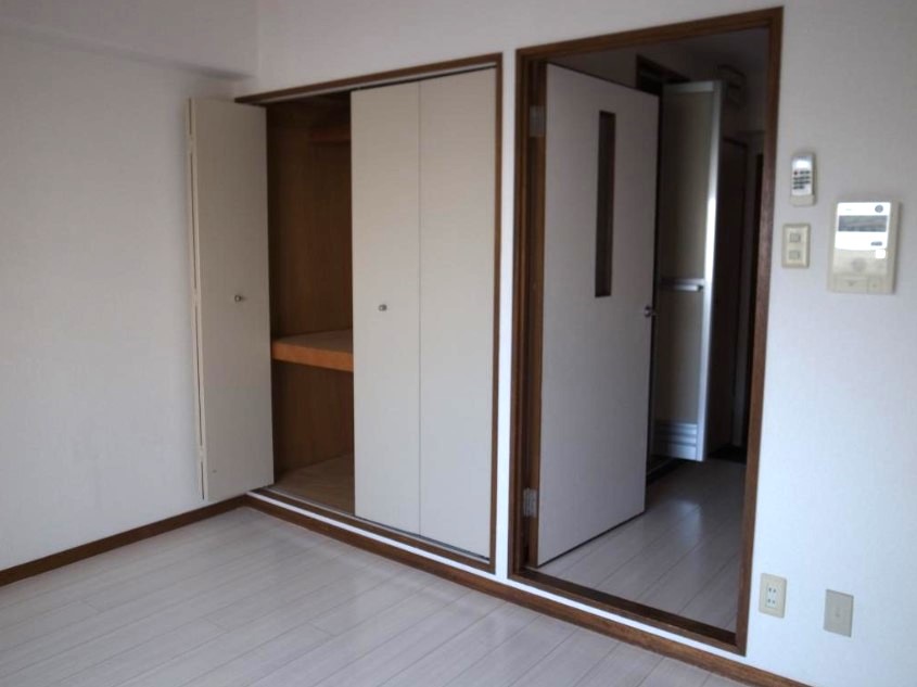 ���Ɍ��_�ˎs�����b�쒬3���ڂ̓����}���V�����̂��̑�����