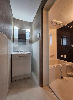 ���{���Ύs���c4���ڂ̌ˌ����݂̐��ʑ�E���ʏ�