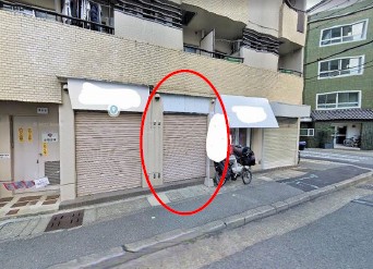 ���Ɍ��_�ˎs������Ö���2����2-10�̔���X�܁E�������̌��n�O�ώʐ^