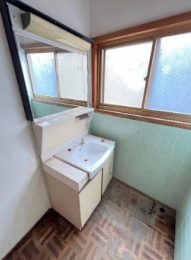 �ޗǌ����Ŏs���5���ڂ̌ˌ����݂̐��ʑ�E���ʏ�