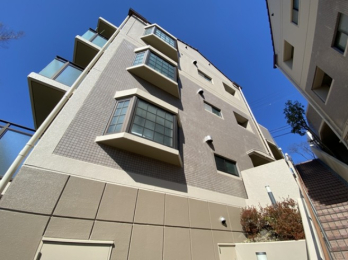 ���Ɍ����{�s���R��2-1�̓����}���V�����̌��n�O�ώʐ^