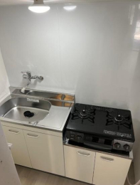 ���{�����s��l�𒬂̌ˌ����݂̃L�b�`��