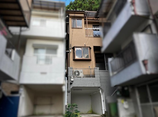 ���{�l����s���2���ڂ̌ˌ����݂̌��n�O�ώʐ^