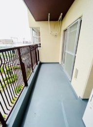 ���{���s��������2����15-4�̓����}���V�����̃o���R�j�[