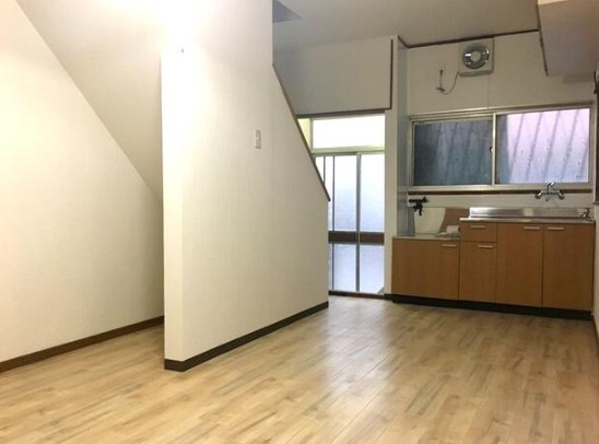 ���{�Q����s�r�c�����̌ˌ����݂̂��̑�����